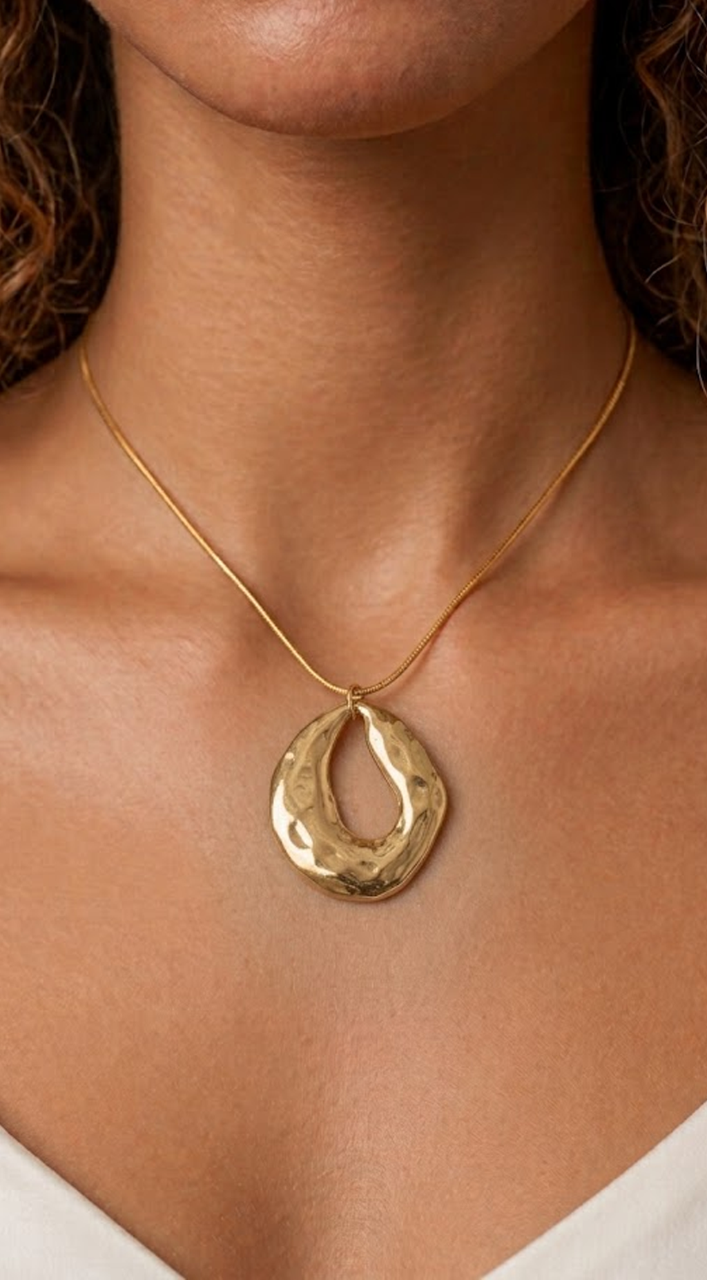 Gold Open Oval Pendant Necklace