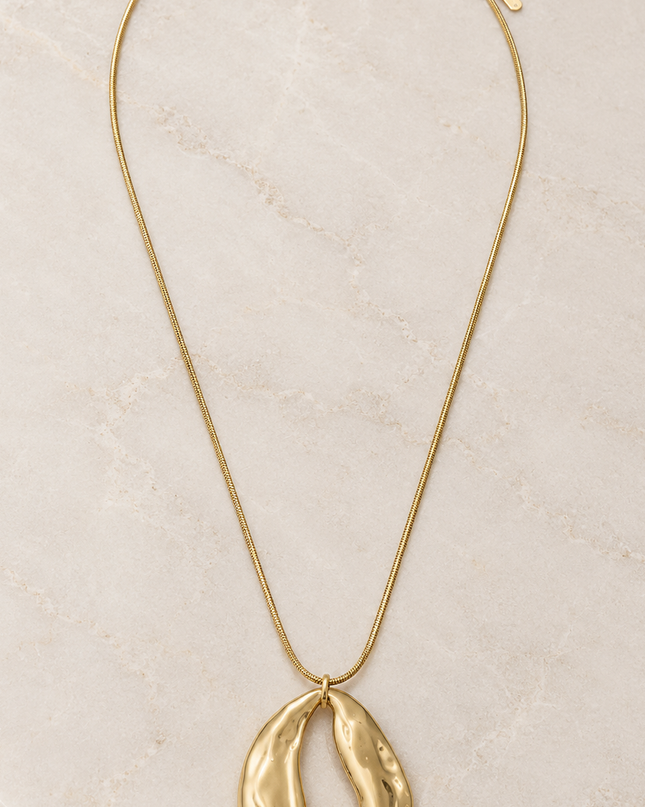 Gold Open Oval Pendant Necklace