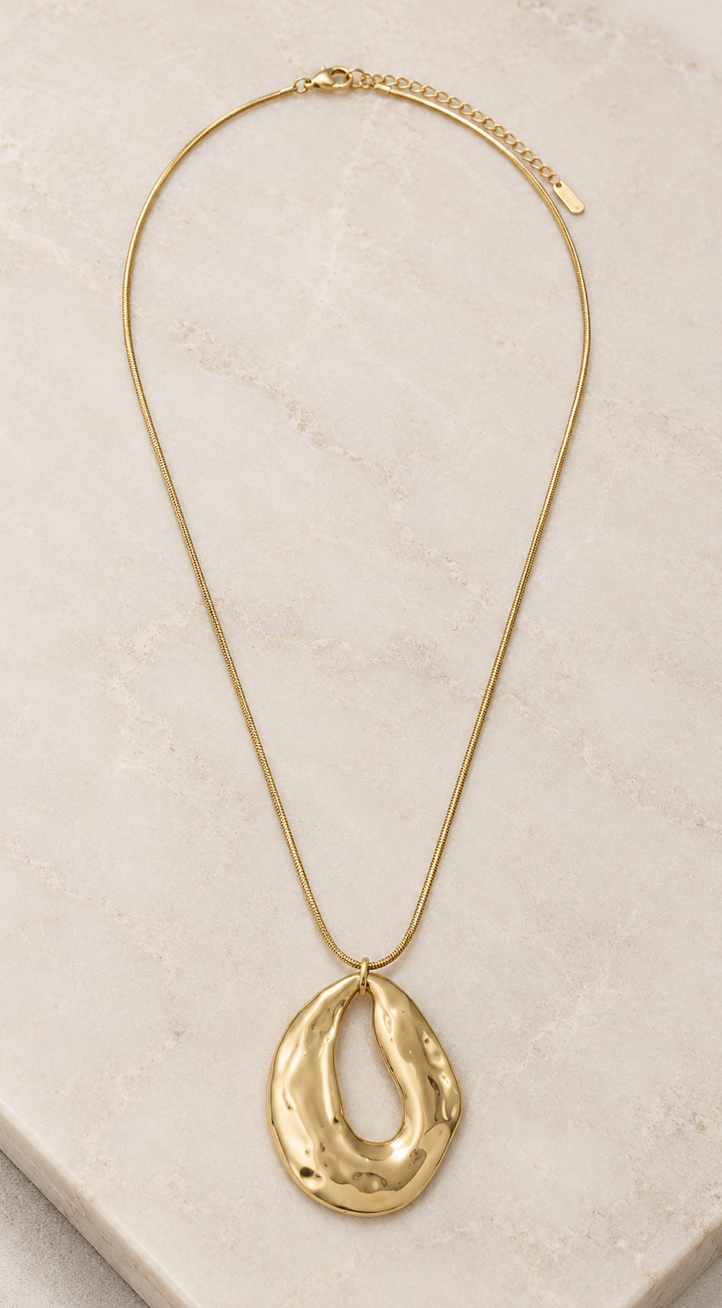 Gold Open Oval Pendant Necklace